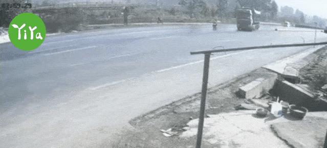 DƬ